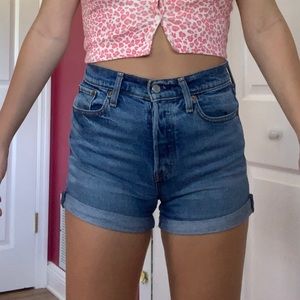 high wasited levi’s shorts